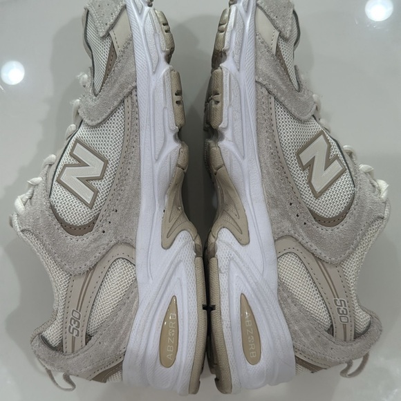 New Balance 530 Sneakers in Gray and Cream - Picture 1 of 2